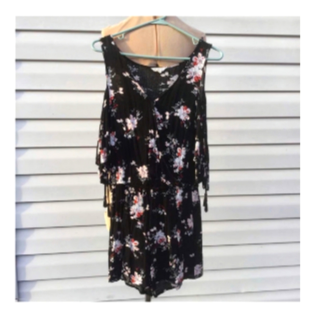 NEW AEROPOSTALE COLD SHOULDER ROMPER SZ LG